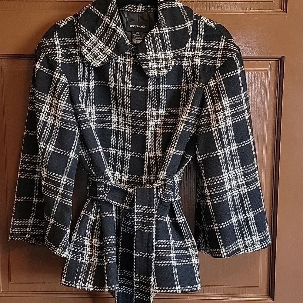 Focus 2000- Wool/Rayon blk/beige plaid big collared jacket Size 6